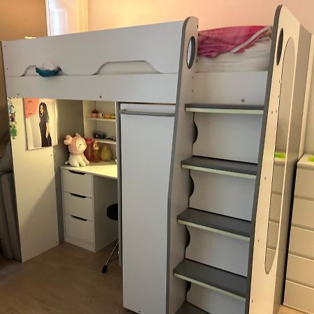 Beautiful Double Room In A Central Location Next To Various Tube Stations With Breakfast And Yoga Options Available On Site London Exterior photo
