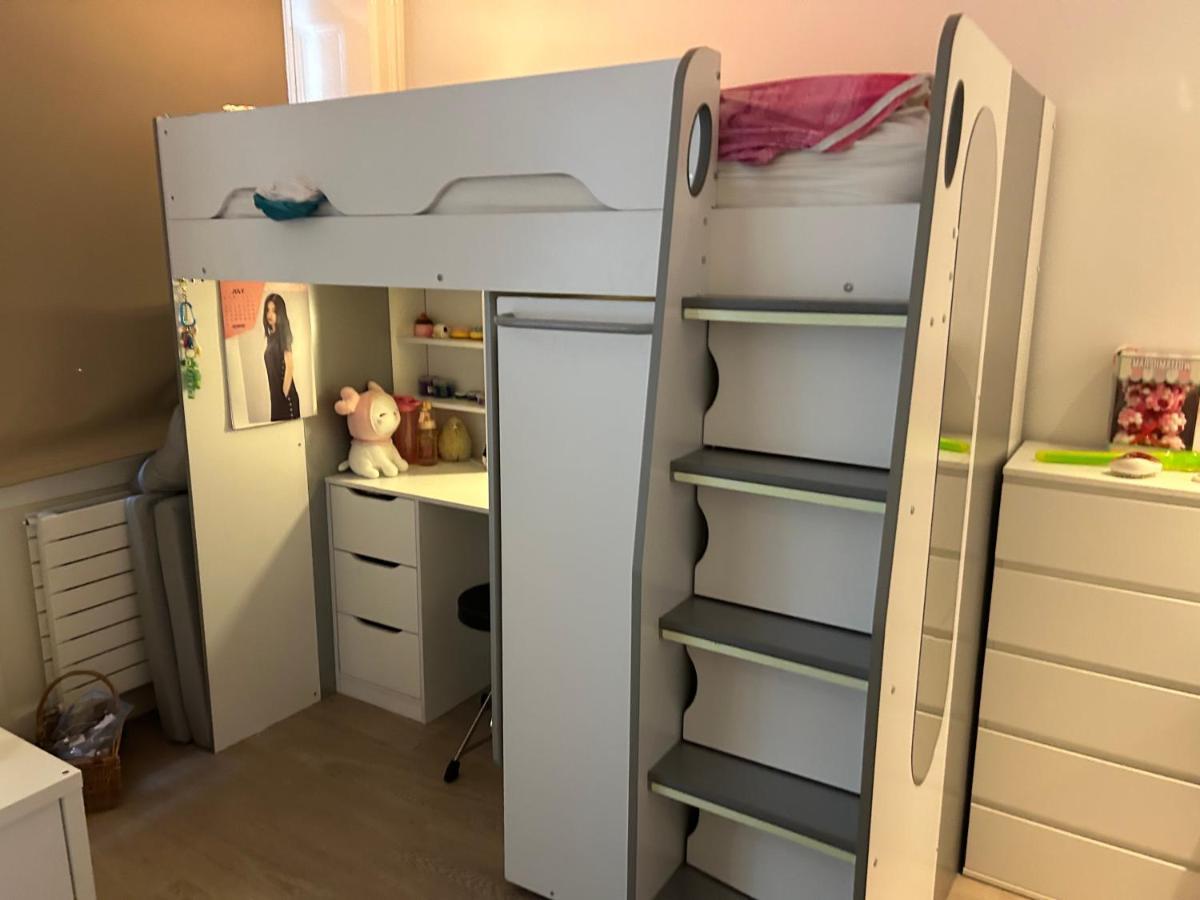 Beautiful Double Room In A Central Location Next To Various Tube Stations With Breakfast And Yoga Options Available On Site London Exterior photo