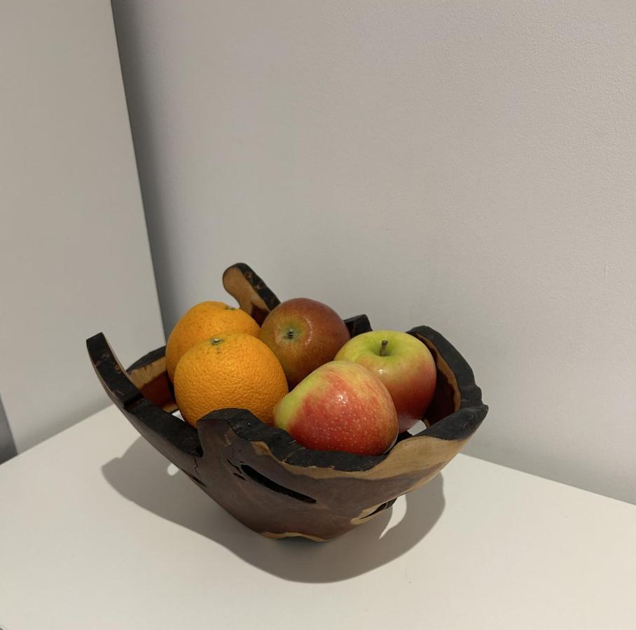 Beautiful Double Room In A Central Location Next To Various Tube Stations With Breakfast And Yoga Options Available On Site London Exterior photo