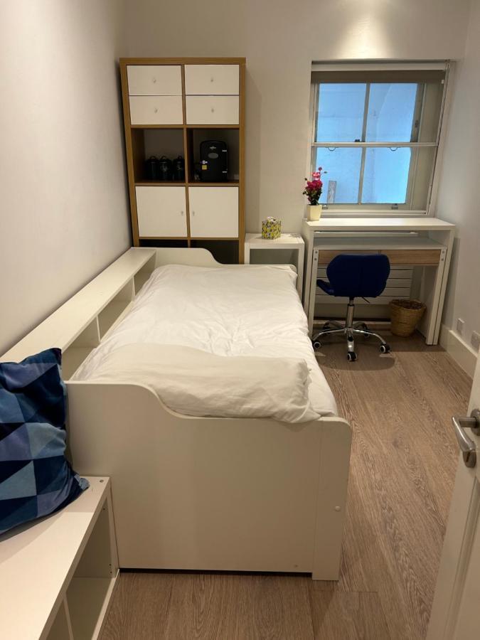 Beautiful Double Room In A Central Location Next To Various Tube Stations With Breakfast And Yoga Options Available On Site London Exterior photo