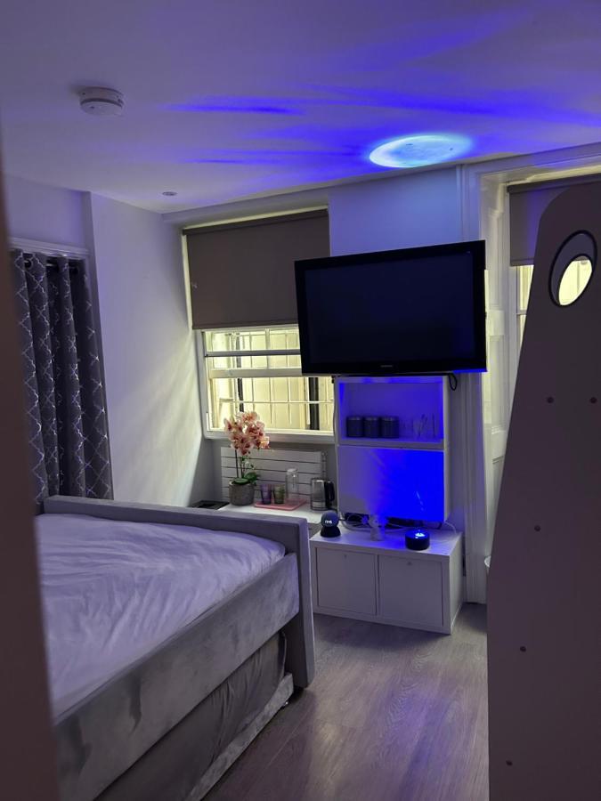Beautiful Double Room In A Central Location Next To Various Tube Stations With Breakfast And Yoga Options Available On Site London Exterior photo