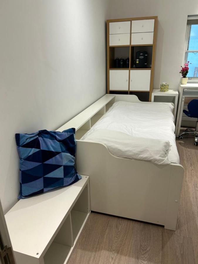 Beautiful Double Room In A Central Location Next To Various Tube Stations With Breakfast And Yoga Options Available On Site London Exterior photo
