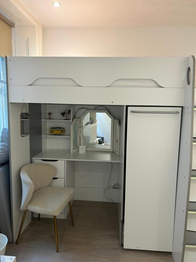Beautiful Double Room In A Central Location Next To Various Tube Stations With Breakfast And Yoga Options Available On Site London Exterior photo