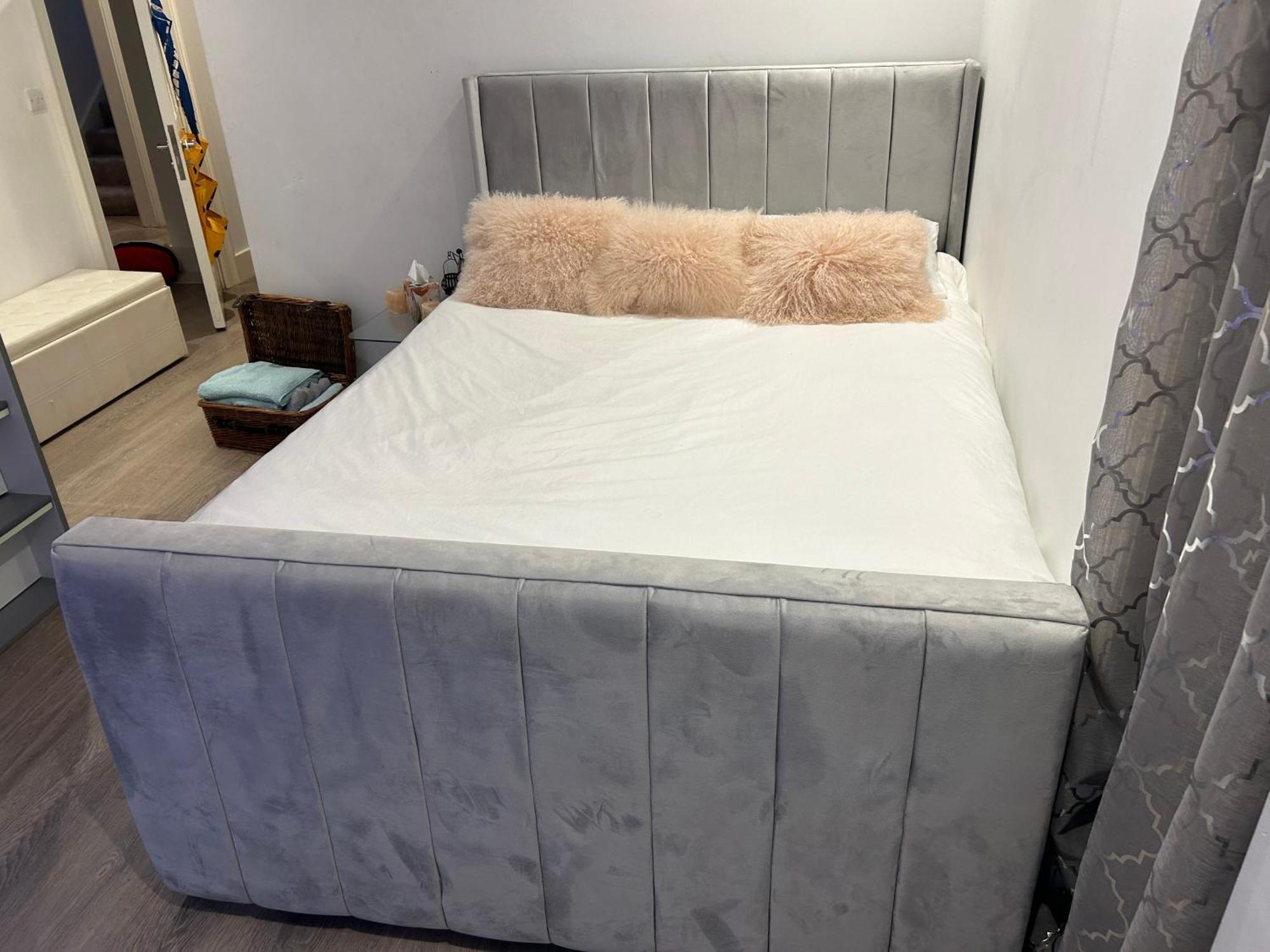 Beautiful Double Room In A Central Location Next To Various Tube Stations With Breakfast And Yoga Options Available On Site London Exterior photo
